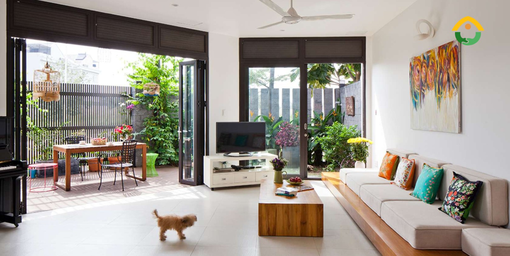 Cửa chính lối vào nhà